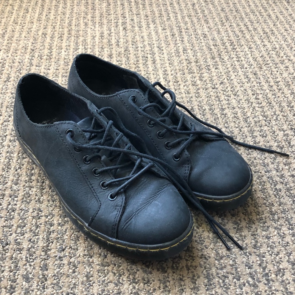 Dr. Martens Wilbur Low Top Leather Shoe Size 9